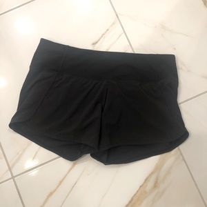 Lululemon women’s power up size 6 black shorts 4 in